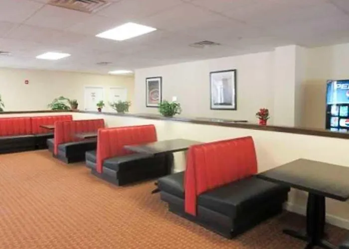 Hotel Red Roof & Conference Center Chicago - Aurora Fox Valley North Aurora